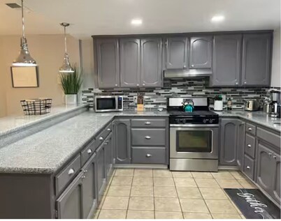 3-bedroom townhome in tranquil Modesto with AC