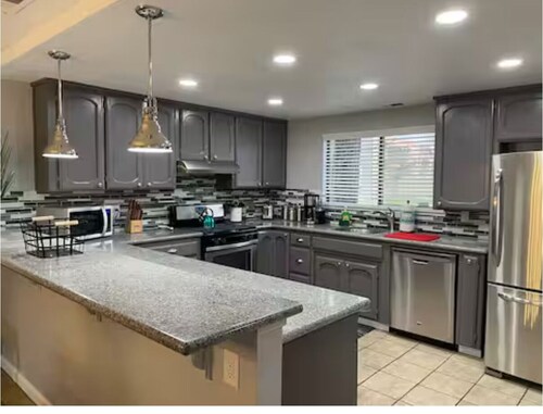 3-bedroom townhome in tranquil Modesto with AC