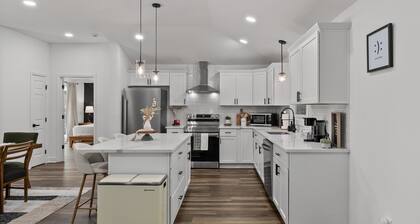 Blackwood Ridge, By Bertin (1221 Beverly Hills Dr)