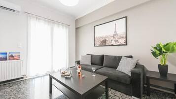 Comfort Apartment, Balcony, City View | Ruang tamu | 32 inci sebuah televisyen pintar dengan kabel