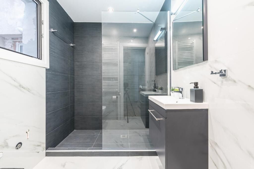 Apartamento Confort, balcón, vistas a la ciudad | Baño