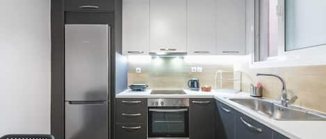 Comfort Apartment, Balcony, City View | Private kitchen
