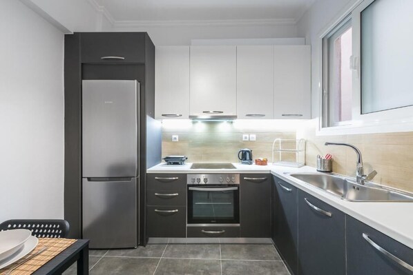 Comfort Apartment, Balcony, City View | Private kitchen