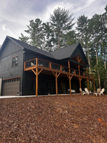 Lake Front Retreat with 2-tier Dock , Brand new 4 Bedroom Home 