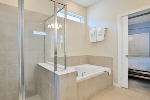 Single Room, 1 King Bed, Non Smoking | Bathroom
