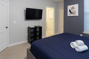 Room, 1 Queen Bed, Non Smoking | Free WiFi