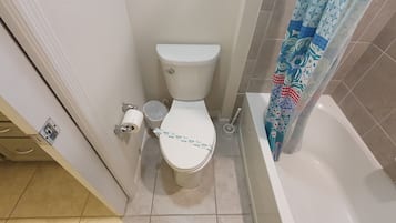 Basic Room | Bathroom