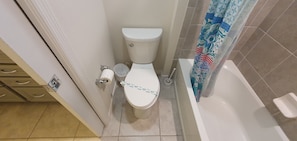 Basic Room | Bathroom