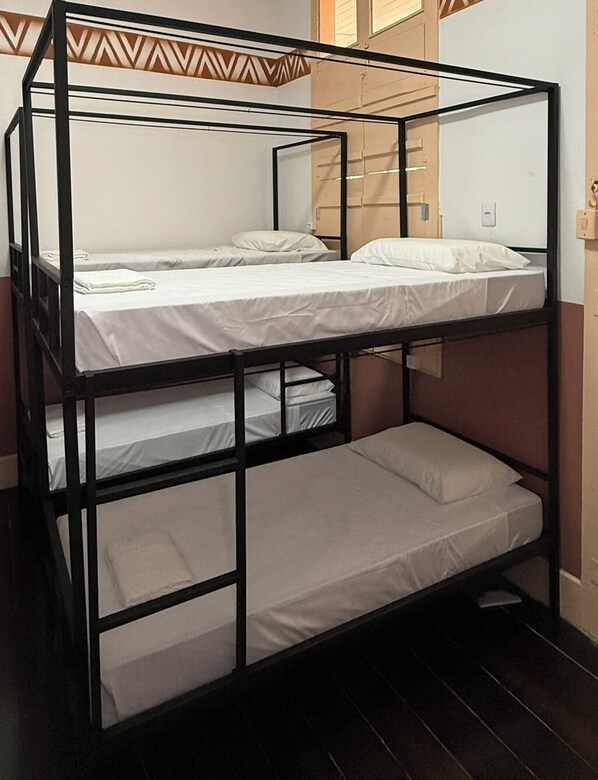 Shared Dormitory, Women only, Non Smoking