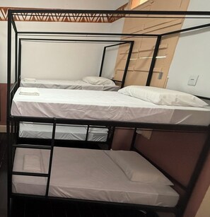 Gemeinsamer Schlafsaal, Nur Frauen, Nichtraucher