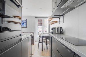 Fridge, microwave, oven, stovetop