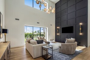 TV, fireplace, ping pong