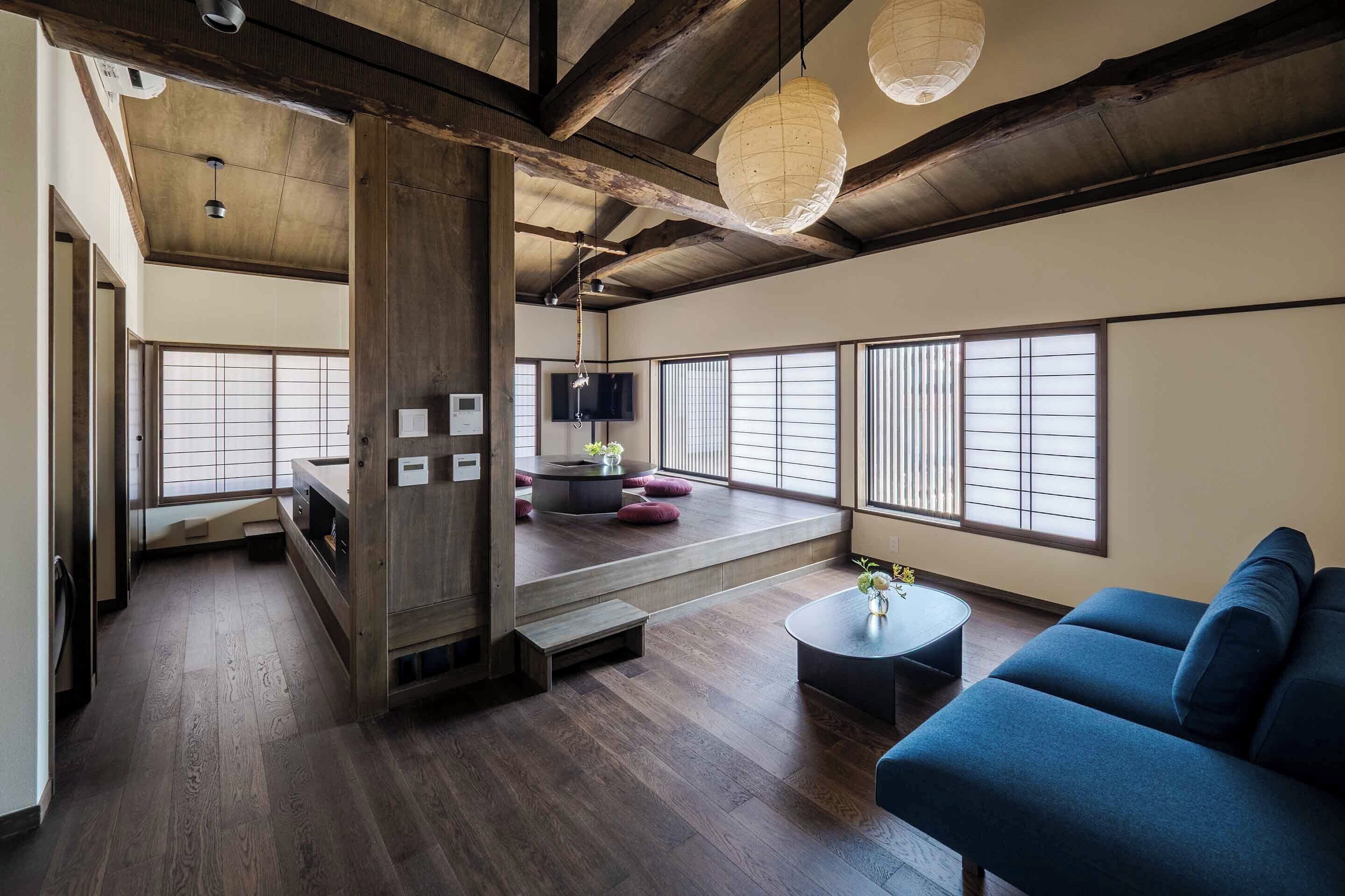 Tavanomainen talo, 4 makuuhuonetta, keittiö, näköala puutarhaan | Oleskelualue | 43–tuumainen taulutelevisio, jossa kaapelikanavat