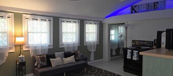 Spacious Guest house in Midtown within walking distance of downtown