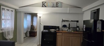Midtown Guesthouse 15 Minute Walk to Downtown Entertainment 