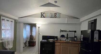 Midtown Guesthouse 15 Minute Walk to Downtown Entertainment
