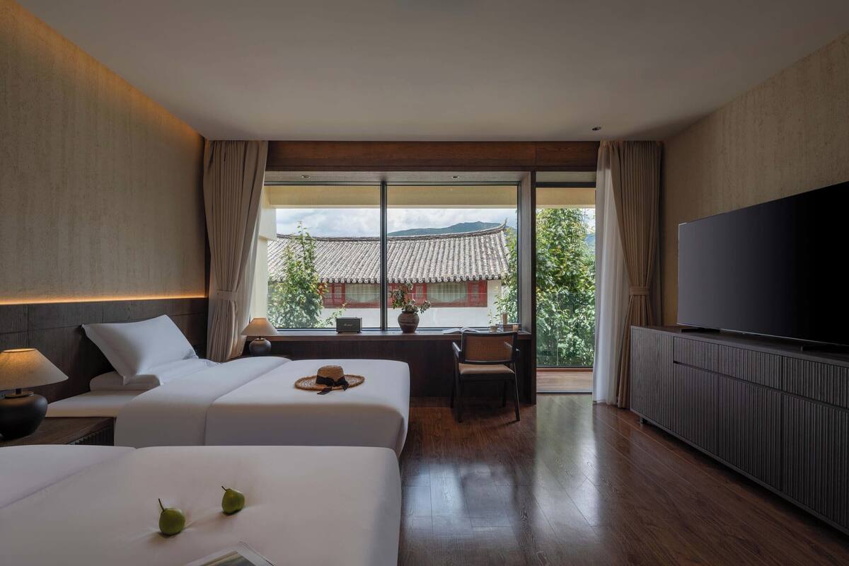 Habitación de lujo con 2 camas individuales, vistas a la montaña | Minibar (con algunos artículos gratuitos) y decoración individual