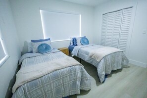 2 chambres, fer et planche à repasser, Wi-Fi, draps fournis