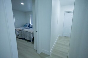 2 dormitorios, tabla de planchar con plancha, wifi y ropa de cama