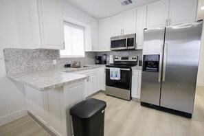 Micro-ondes, four, plaque de cuisson