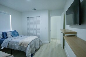 2 chambres, fer et planche à repasser, Wi-Fi, draps fournis