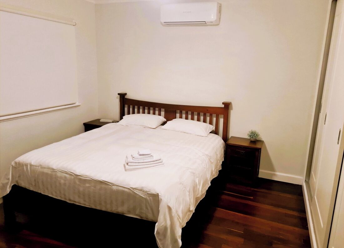 3 habitaciones, escritorio, tabla de planchar con plancha y wifi gratis 