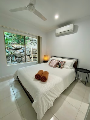 3 bedrooms, iron/ironing board, WiFi, bed sheets