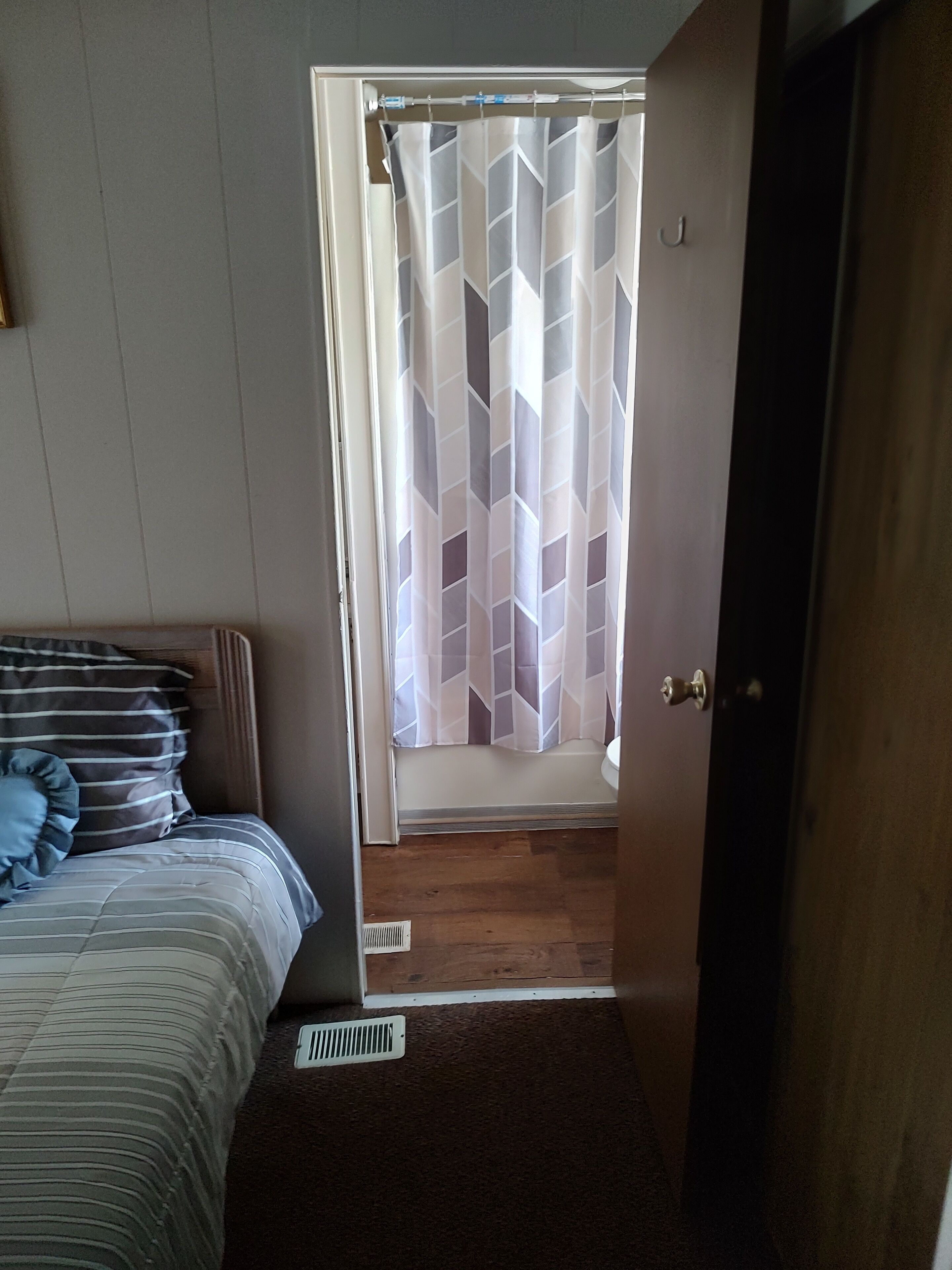 3 chambres, fer et planche à repasser, Wi-Fi, draps fournis