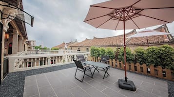 Standard Twin Room | Terrace/patio