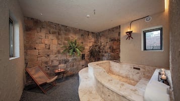 Chambre Familiale avec lits jumeaux | Salle de bain | SĂšche-cheveux, peignoirs, serviettes fournies, shampoing