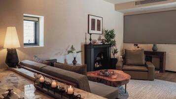 Romantiskt tvåbäddsrum | Individuell inredning, unika möbler och mörkläggningsgardiner