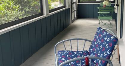 Beach garden cottage with AC in charming Ogunquit