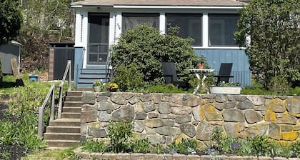 Beach garden cottage with AC in charming Ogunquit