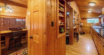 Pet-friendly 3BR Lake House Firepit & Pier