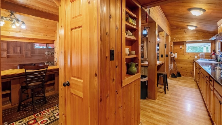 Pet-friendly 3BR Lake House Firepit & Pier