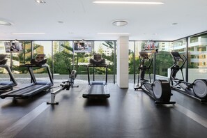 Fitness facility - Modern Elegance At The Oracle (Broadbeach)