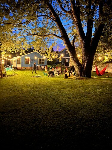 Cozy Family Cottage Just 3 Minutes from the Beach – Sleeps 7