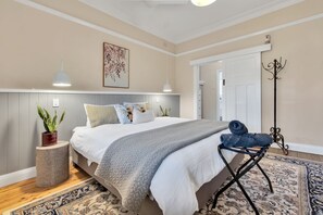 3 chambres, fer et planche à repasser, Wi-Fi, draps fournis