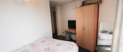 4 bedrooms, WiFi, bed sheets, wheelchair access