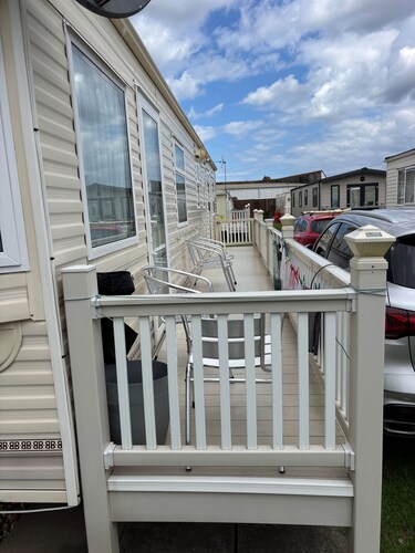 3 Bed Caravan - Sleeps 8 - Dogs - Parking - Wifi