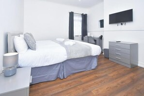 3 chambres, fer et planche à repasser, Wi-Fi, draps fournis