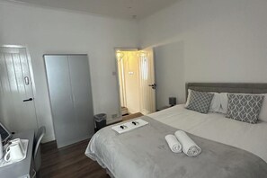 3 Schlafzimmer, Bügeleisen/Bügelbrett, WLAN, Bettwäsche