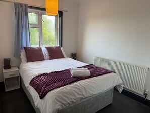 3 slaapkamers, een strijkplank/strijkijzer, wifi, beddengoed