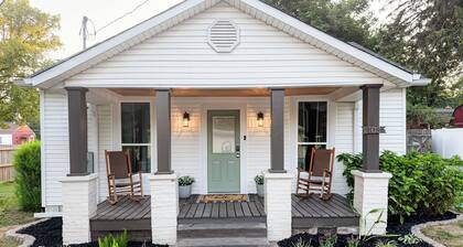 The Pecan Street Retreat - 1935 Gem