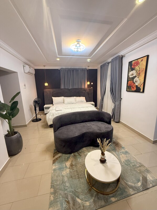 3 slaapkamers, een strijkplank/strijkijzer, wifi, beddengoed