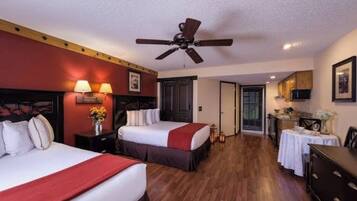 Suite estudio Deluxe | Escritorio, espacio para trabajar con laptop y wifi gratis