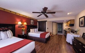 Escritorio, espacio para trabajar con laptop y wifi gratis 