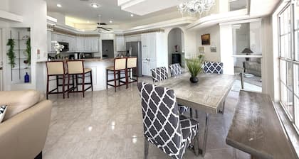 Waterfront canal access 3-bedroom + office/4th bedroom house in Florida