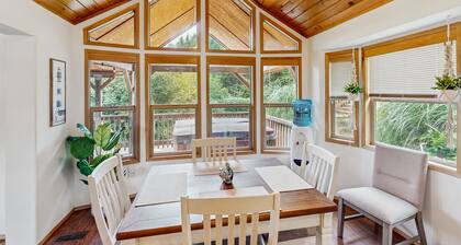 Coastal condo with stunning views, a cozy loft, private deck and hot tub