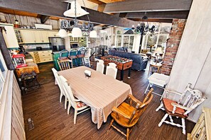 Standard Chalet, 5 Bedrooms, Non Smoking, Mountain View | Laptop workspace, free WiFi, bed sheets - Rustic 5BR Escape  Sauna Hot Tub (The Blue Mountains)